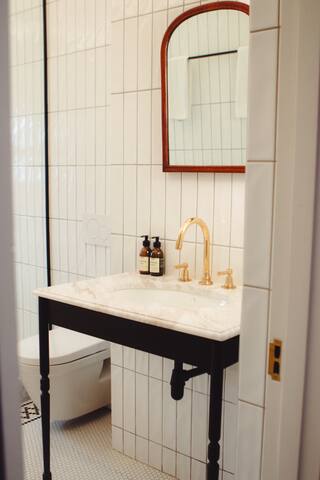 9th on George gallery image 4