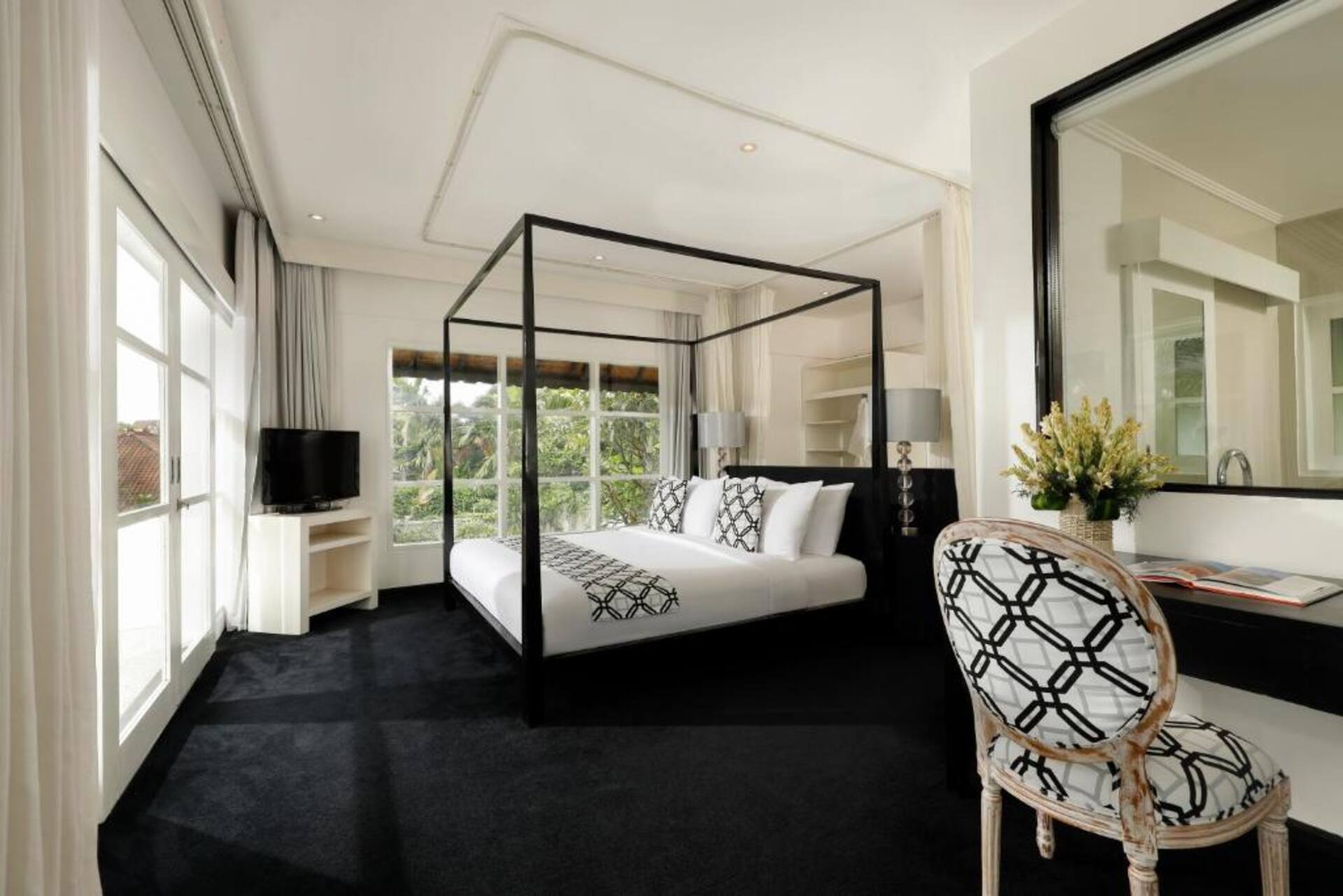 Elegant Garden Retreat 2 Bedroom Private Villa in Seminyak 3