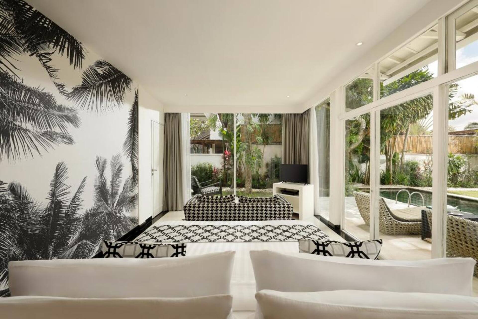 Elegant Garden Retreat 2 Bedroom Private Villa in Seminyak 3
