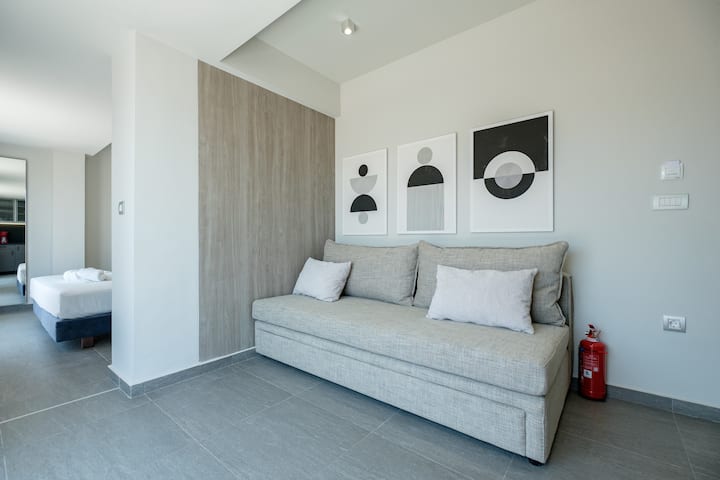 Sky-high Central Penthouse W. Stunning Views - 04 - Chania