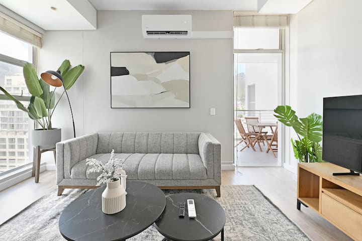 Chic 2-bed Apt With Stunning Mountain Views - Kaapstad