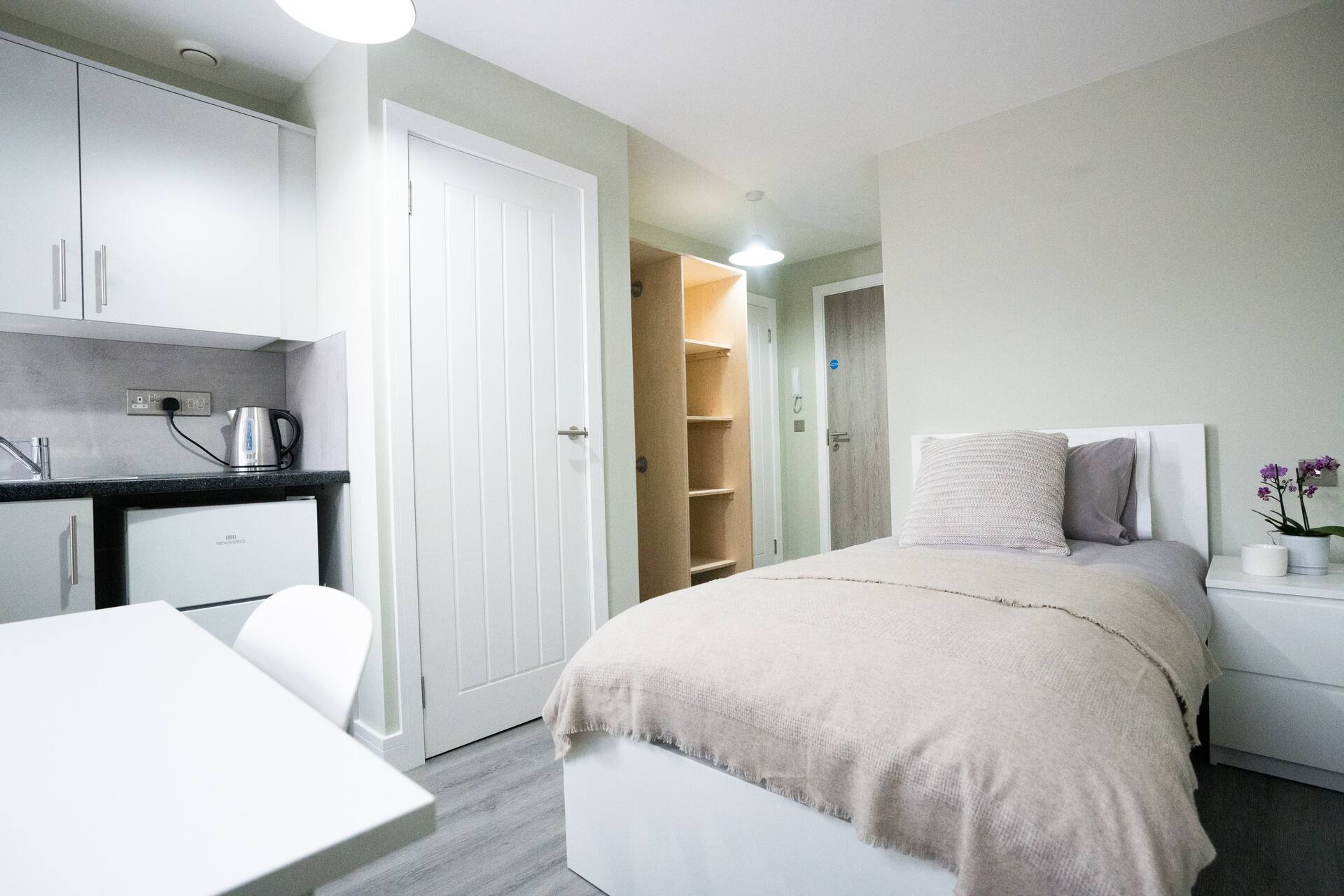 Single Bed Studio - Own Bathroom & Kitchenette(1)
