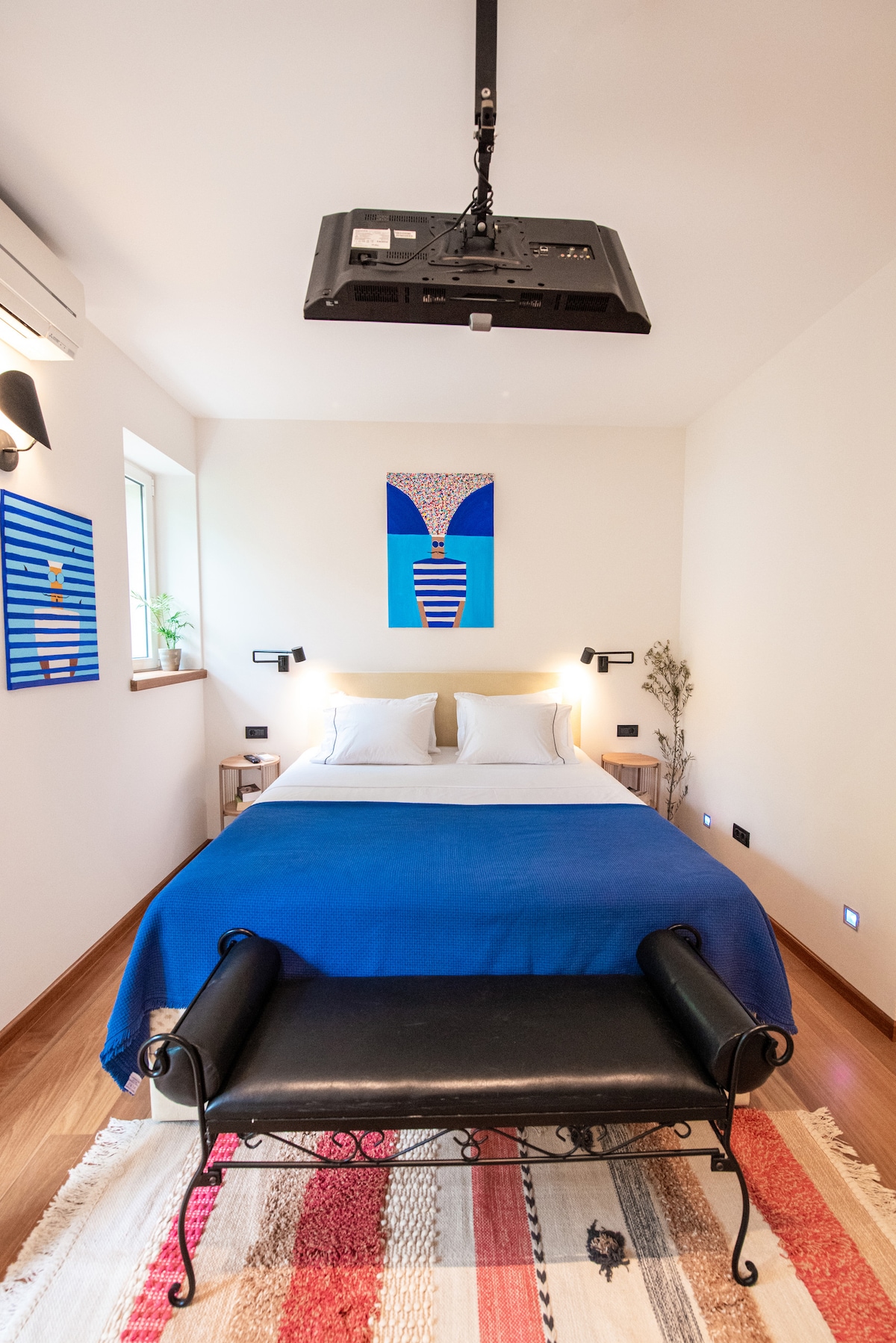 غرفة نوم 2 مع حمام داخلي وشرفة خاصة مواجهة للشمال
