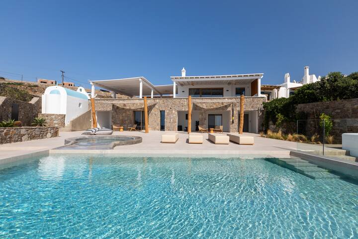 Villa Samba – Elegant Beachfront Villa in Mykonos! gallery image 2