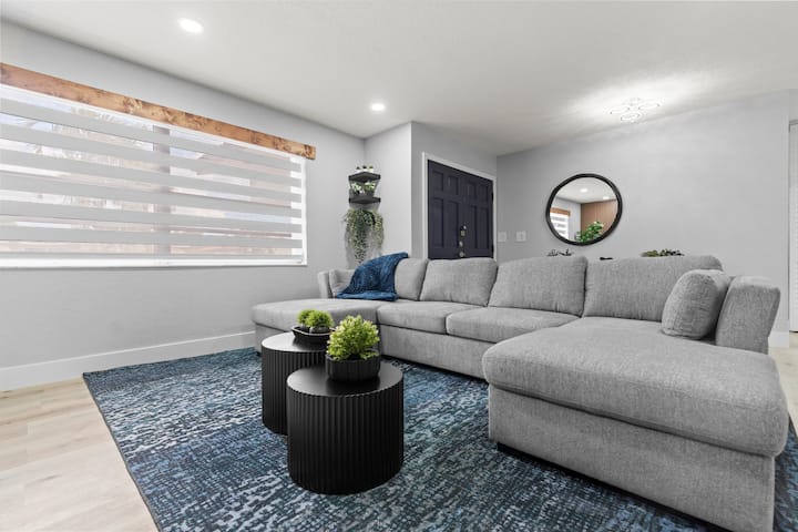 Chicago-style • Heated Pool + Hockey • Near Fiu - Doral, FL