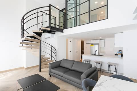 Casco Viejo 2BR Loft • Rooftop Pool Gym & Balcony