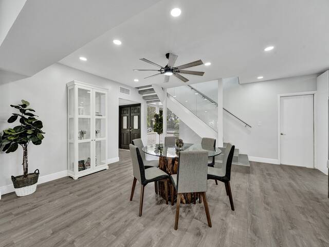 6Bed 4Bath Villa | Pool | Garage | Close to Beach gallery image 4