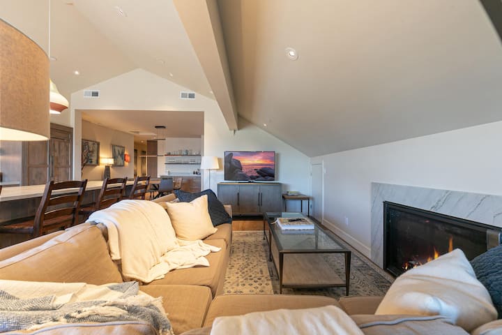 Brand New Top Floor Truckee Condo - Truckee, CA