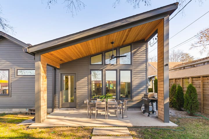 Walk to Restaurants-Outdoor Patio, 1 Mi to Stadium