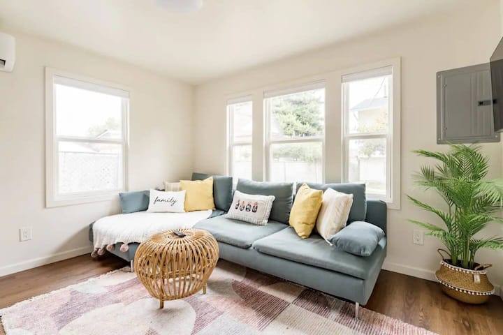 Cozy 2br Cottage – Near Iconic Seattle Attractions - Seattle, WA