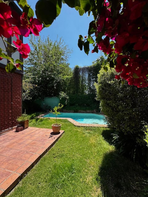 House for groups | Pool, patio and grill | 4 cars