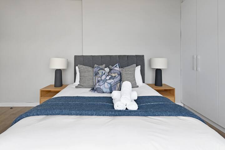 2-Bed City Escape | Mountain Views gallery image 4