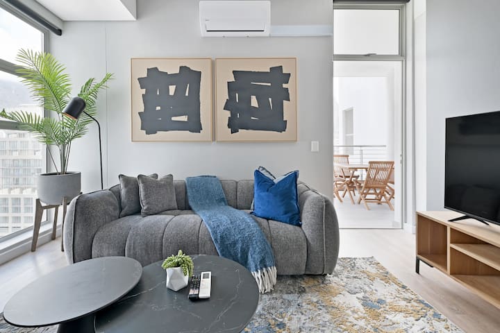 2-Bed City Escape | Mountain Views