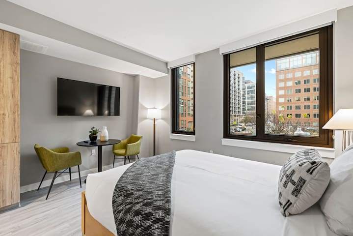 3 BR Apartment | Coda on Half | Placemakr gallery image 2