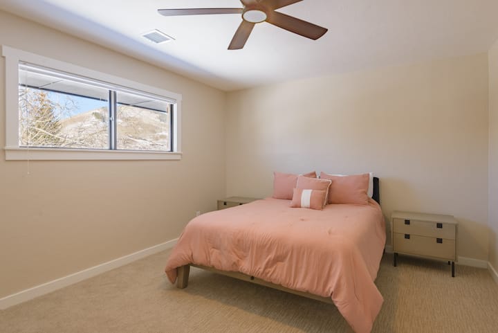 Upstairs Queen Bedroom.