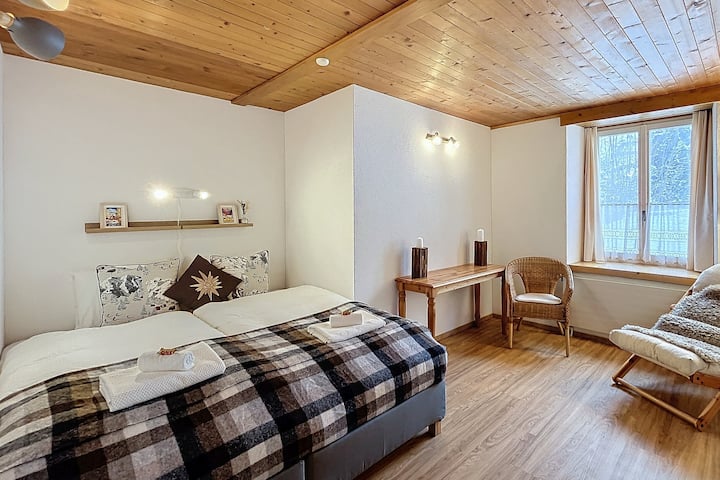 Spálňa s 2 manželskými posteľami 180 x 200 (oddeliteľné 2x 90x200)