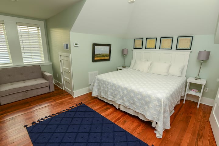 Fuller Loft - 3rd Floor - King - Beaufort, SC