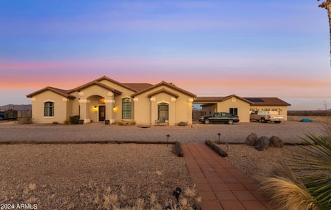 Home with Pool & Mountain View’s