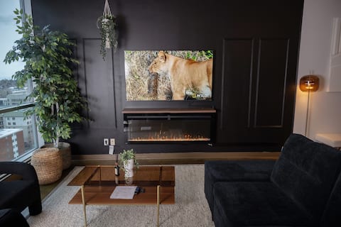 Top Airbnb: Prime Stampede DT Location | Free Parking | 2 Beds in Beltline
