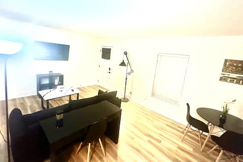 Successful Airbnb property: Duplex Units, 2BR, 6 min to Uptown CLT in Eastway / Sheffield Park