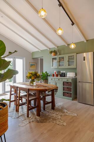 Olive Tree Beach House with Sunset Views gallery image 5