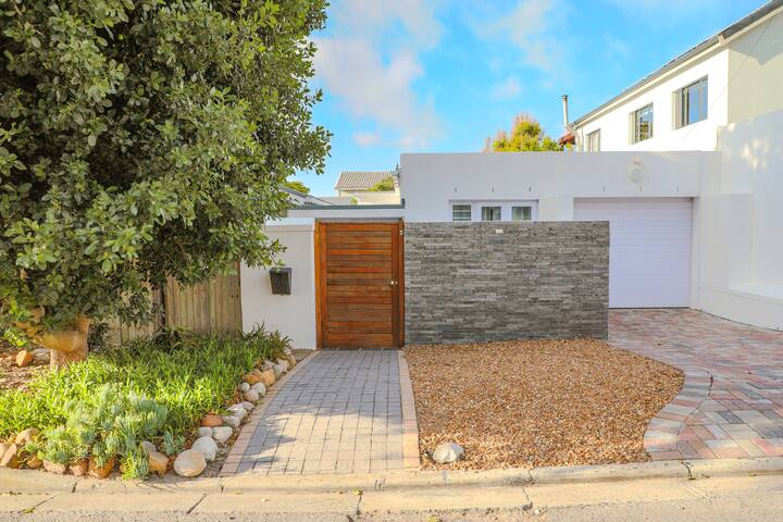 Olive Tree Beach House with Sunset Views gallery image 3