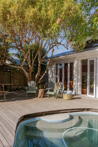 Olive Tree Beach House with Sunset Views gallery image 4