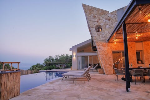 Rom Emeirim - Amazing villa with heated pool in front of a view