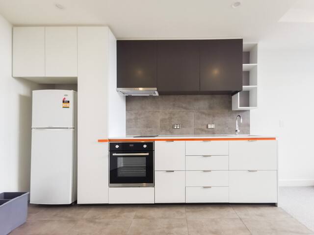 Entire COZY APT in Melbourne CBD 2Beds2B gallery image 5