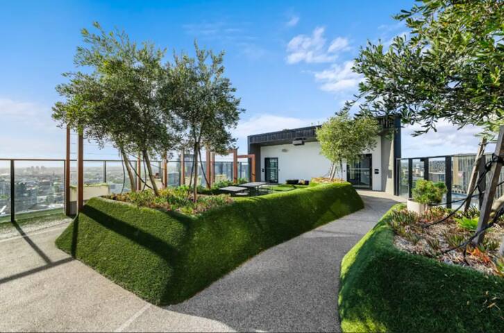 Entire COZY APT in Melbourne CBD 2Beds2B gallery image 3