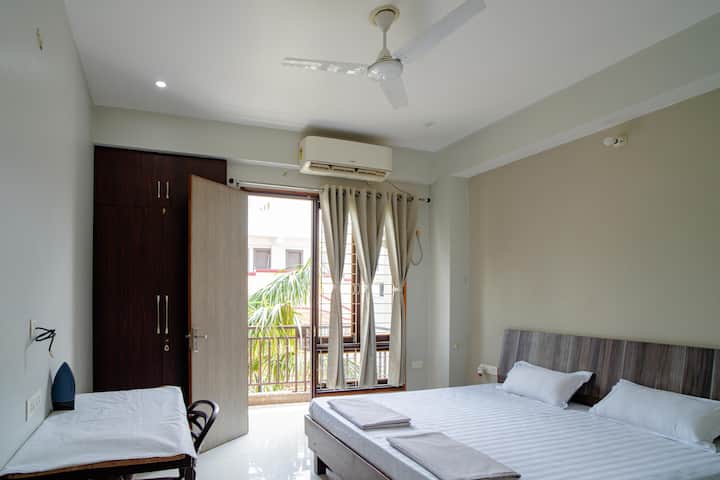 Aksh Shankara(12bhk Fully Furnished)best Location - Varanasi