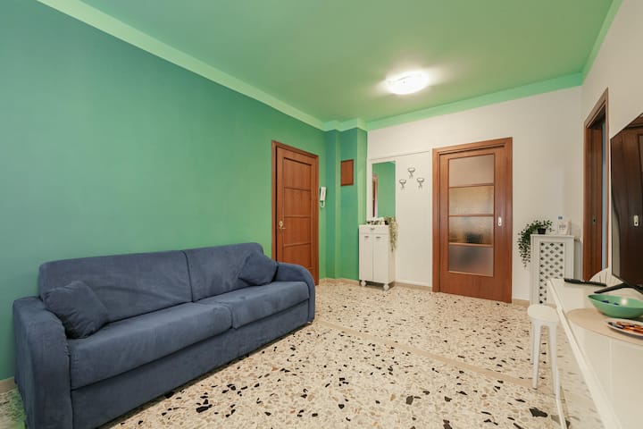 Spacious 2br Flat | Metro & Historic Naples Center - Naples