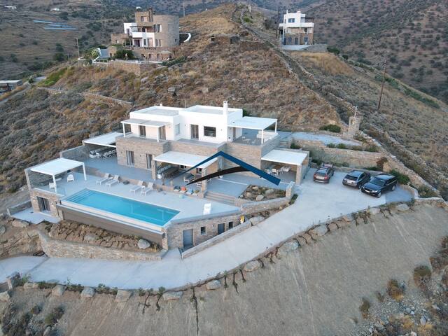 Luxurious villa with a large pool and sea view gallery image 2