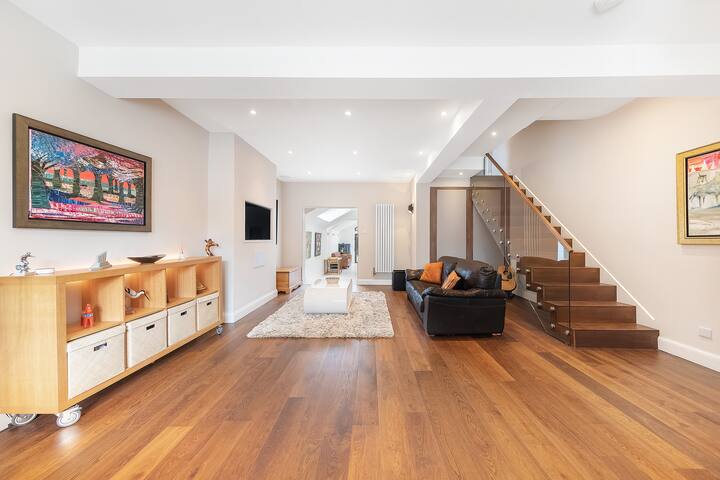 Modern and Stylish Victorian home in West London gallery image 2