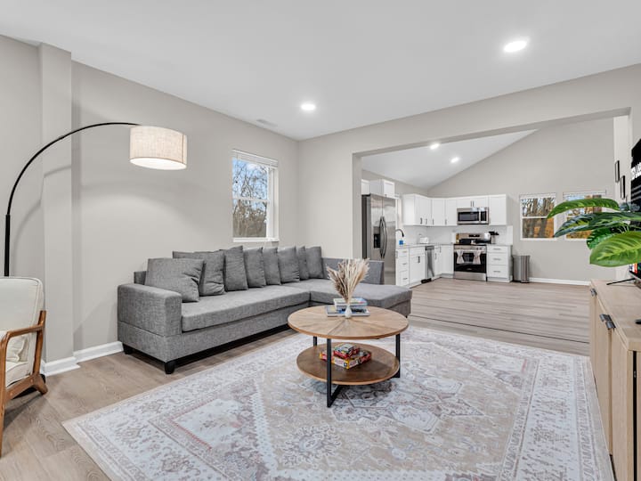 Stylish Noblesville Retreat, 15 Min To Ruoff, Deck - Splash Pad, Fishers