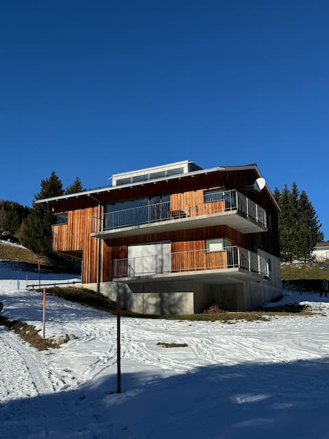 House with panoramic views right on the slopes