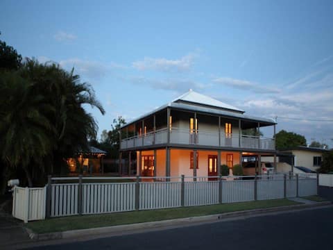 Gorgeous Queenslander with pool