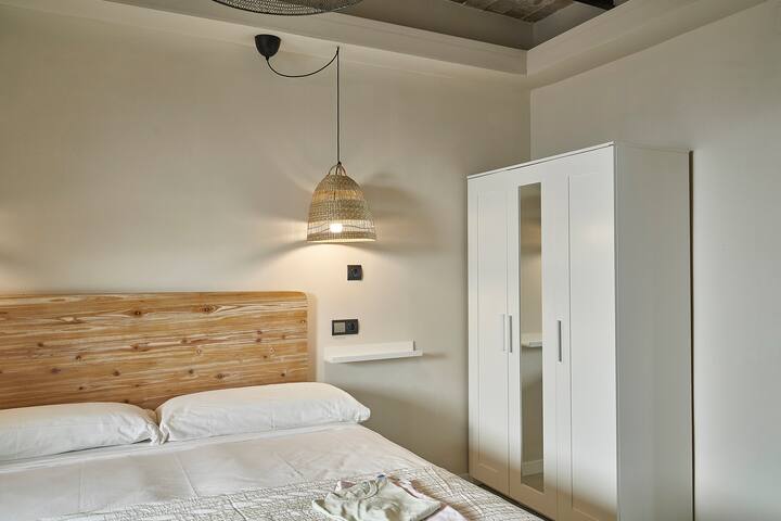 2BR flat with terrace – Eixample gallery image 4