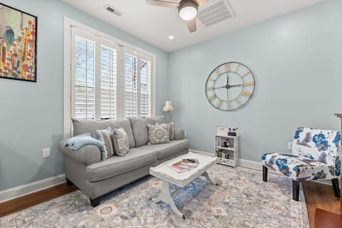 Successful Airbnb property: Teacup Cottage, a charming Summerville getaway in Summerville
