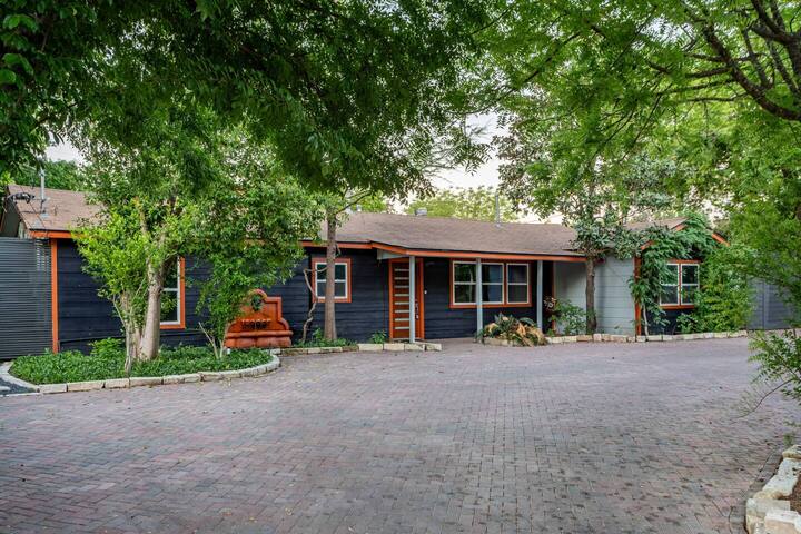 Empire gallery image 2