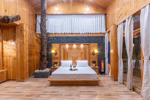 Family Suite Treehouse in Jibhi | Jacuzzi