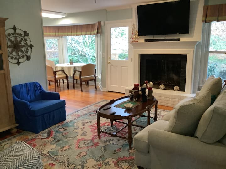 Pineapple House - Summerville, SC