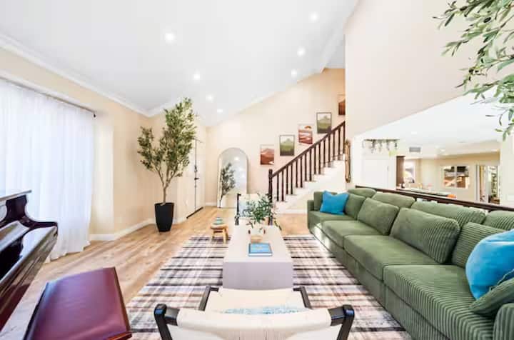 Exclusive Poolside Oasis W/ Premium Amenities - Los Angeles, CA