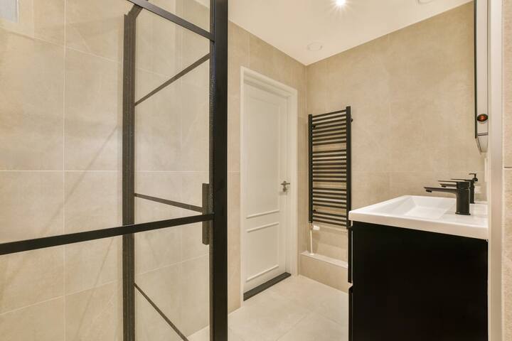 2BR Home by Jordaan| NLS Amsterdam gallery image 3