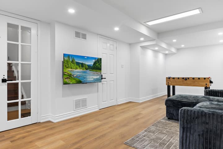 Daisy Den: Modern Apt 2b/1b, Kitchen, Parking! - Pickering