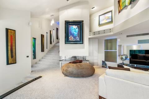 Jacuzzi Suite - Ocean Views & Beach Access