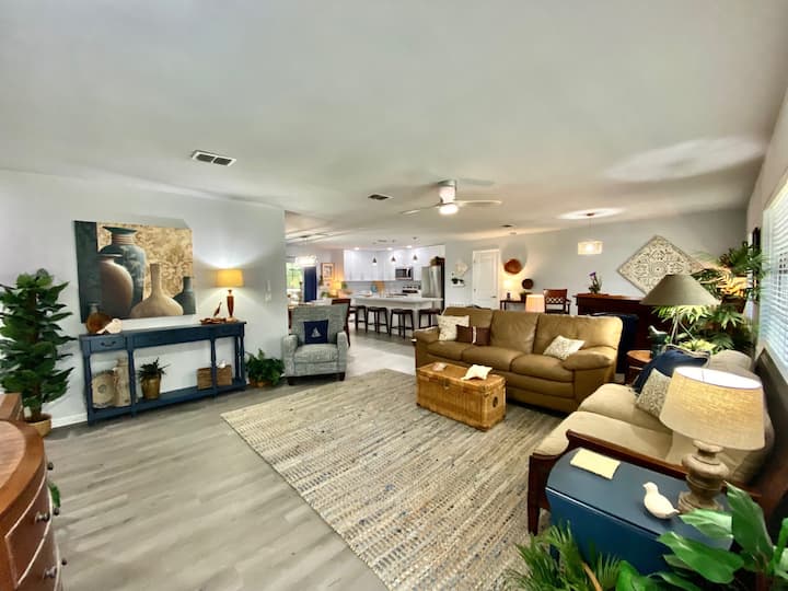 Stunning 3bd/2ba-rainbow River Across The Street! - Dunnellon, FL