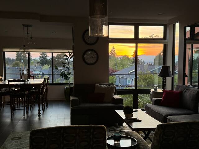 12 Min to Stadiums, 5 Min to Alki, 90 Walk Score gallery image 4