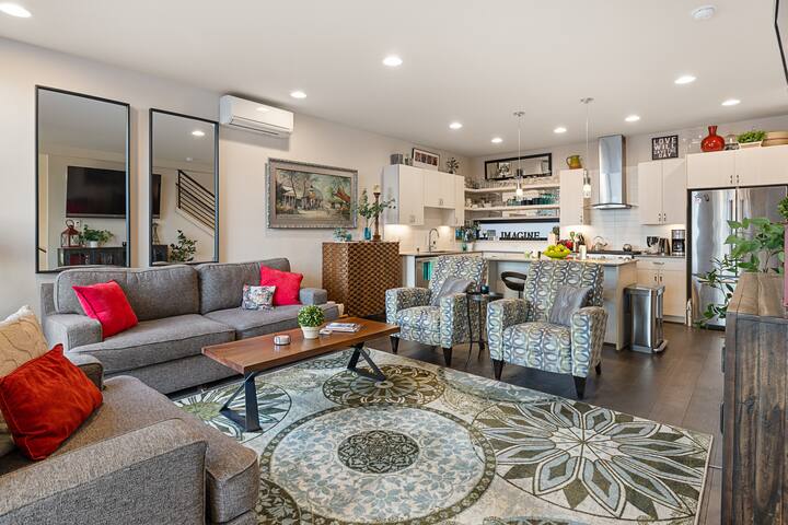 12 Min to Stadiums, 5 Min to Alki, 90 Walk Score gallery image 5