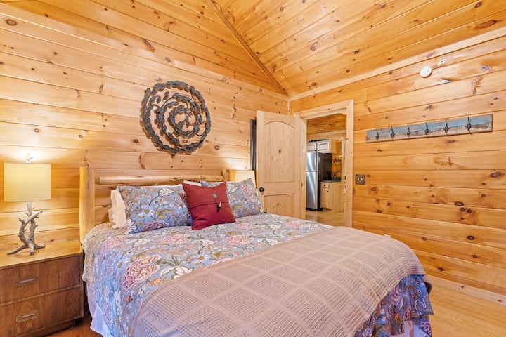 יחידת דיור צמודה עם מיטת קווין סייז